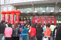 活动现场人山人海