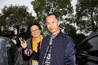 完美伙伴牛红夫妇为爱车加注燃油宝