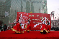 精彩的节目在寒冬为大家带来温暖