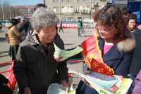 工作人员产品宣传