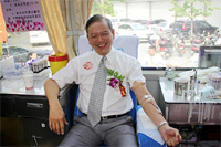 许国伟副董事长献血