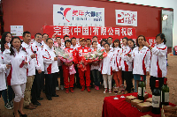 探营的完美人与车手合影