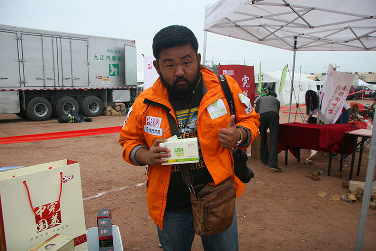 大胡子摄影师感冒了，矿物粉增强免疫力，感冒快走！