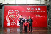 成功献血者合影