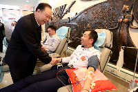 北京市红十字血液中心党委书记张建利慰问成分血捐献者
