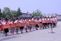 受助学生每人获得1000元助学金