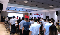 徐书记带领全体党员重温入党誓词