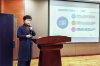 武昌医院妇产科主任熊丽教授为大家授课